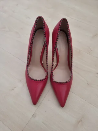 Zapatos de tacón Zara rojos talla 39