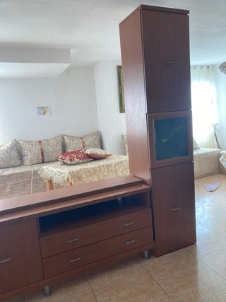 Vitrina de madera y cristal