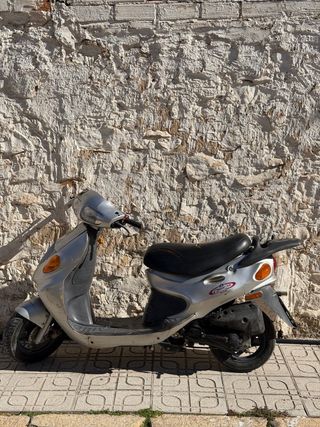 Daelim Message 50cc Scooter.