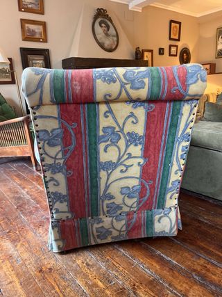 Sillón de lectura con otomana