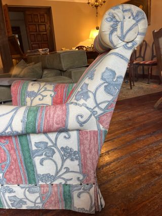 Sillón de lectura con otomana