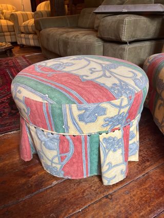 Sillón de lectura con otomana