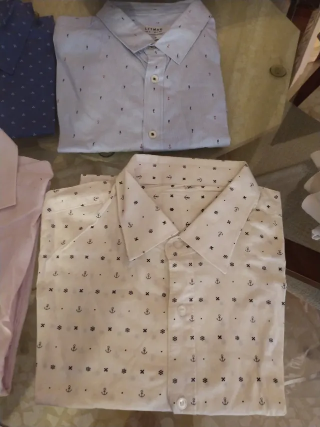 Lote  4 camisas hombre, de diferentes marcas y col