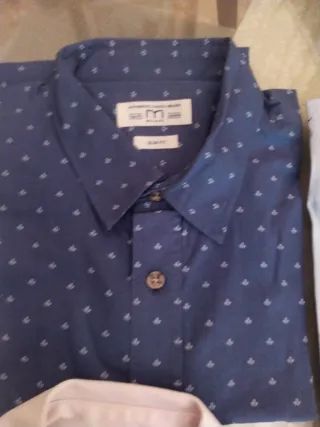 Lote  4 camisas hombre, de diferentes marcas y col