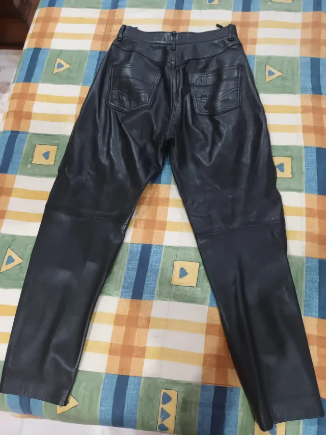 Pantalón negro de piel auténtica