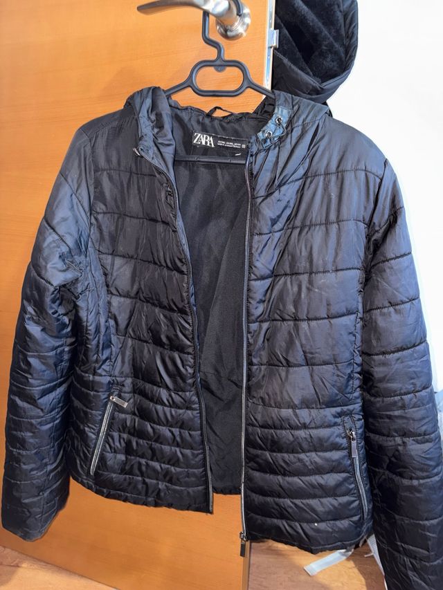 Chaqueta Zara Negra con Capucha
