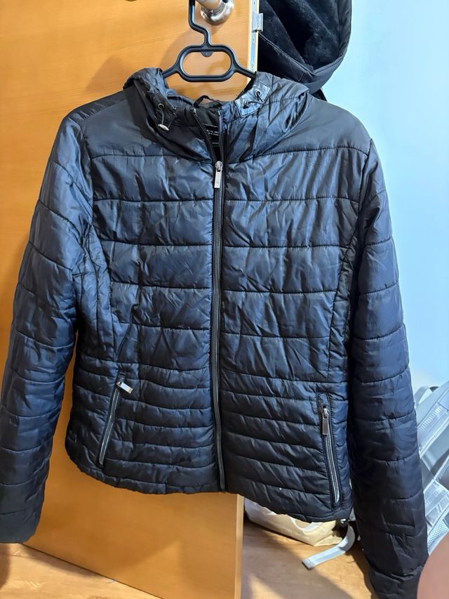 Chaqueta Zara Negra con Capucha
