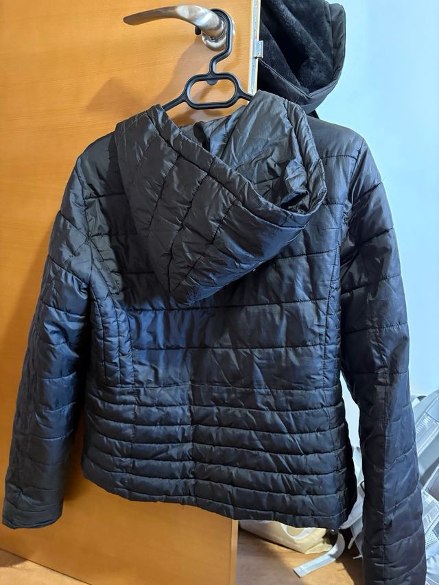 Chaqueta Zara Negra con Capucha