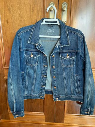 Chaqueta vaquera corta