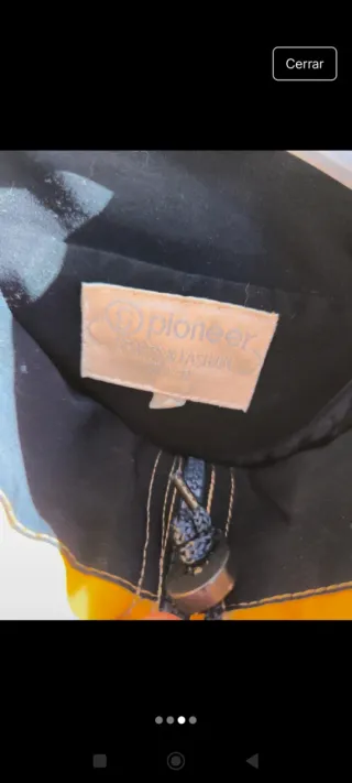 Cortavientos mujer negro y amarillo