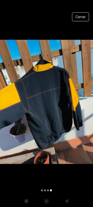 Cortavientos mujer negro y amarillo