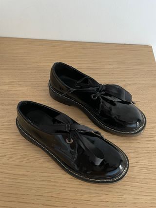 Mocasines negros charol lazo