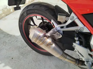 Moto GOES 125Gp Roja y Negra