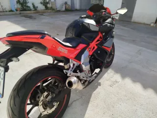Moto GOES 125Gp Roja y Negra