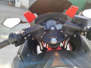 Moto GOES 125Gp Roja y Negra