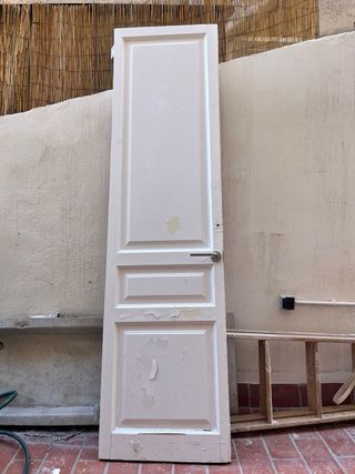 Puerta antigua blanca