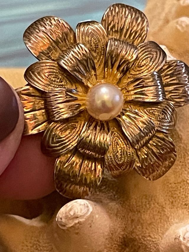 Spilla fiore perla placcata oro e argento