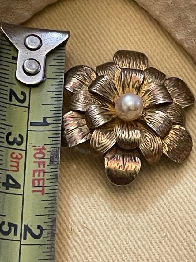 Spilla fiore perla placcata oro e argento