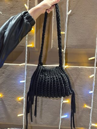 Borsa uncinetto nera con frange