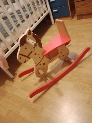 Caballito de madera para niños