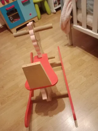 Caballito de madera para niños