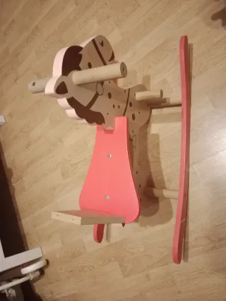 Caballito de madera para niños