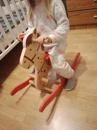 Caballito de madera para niños