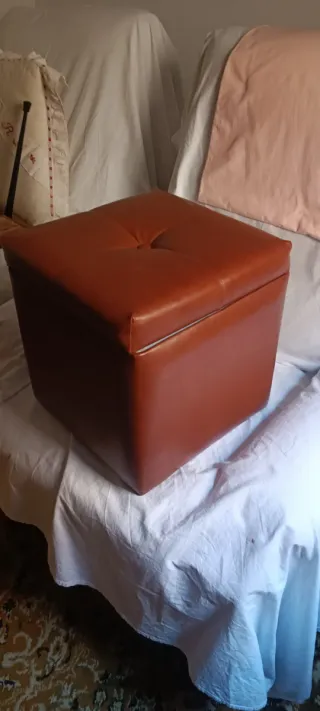 Baúl/puf vintage marrón y azul