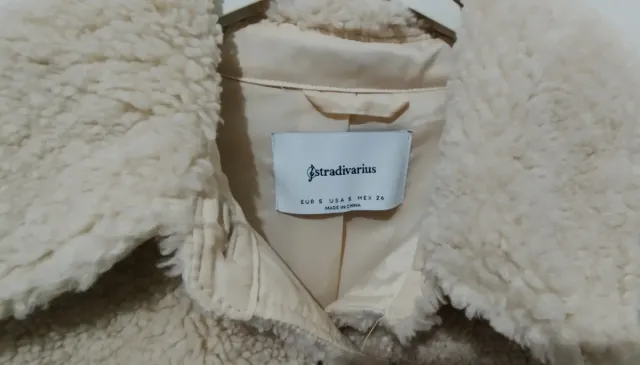 Abrigo borrego beige oversize.