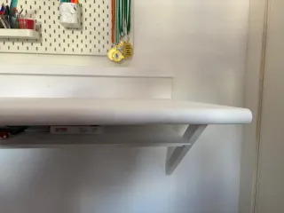 Escritorio de madera blanco