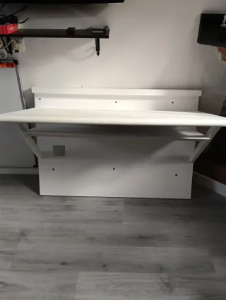 Escritorio de madera blanco