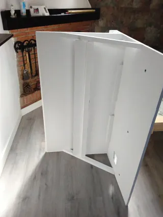 Escritorio de madera blanco