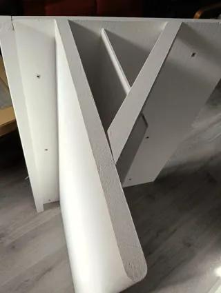 Escritorio de madera blanco