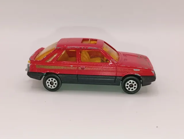 Majorette 275 Renault 11 Rosso