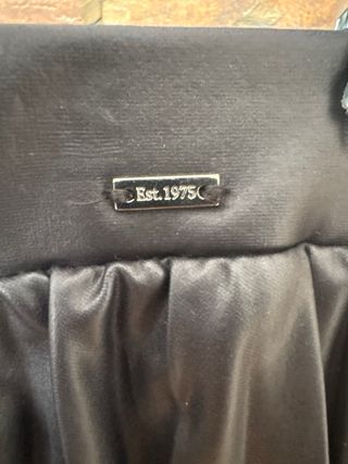 Falda niña Zara  negra plisada efecto piel t