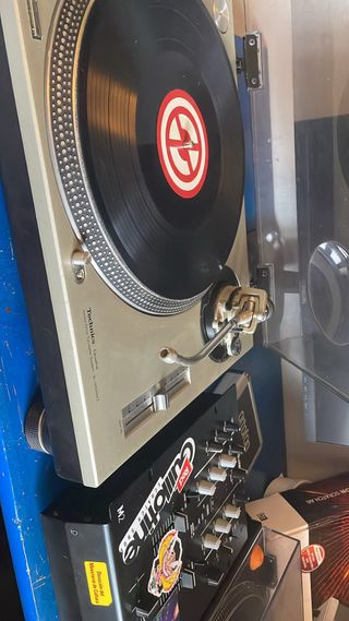 Pareja Technics SL 1200 MK2 + Numark M2 + Traktor