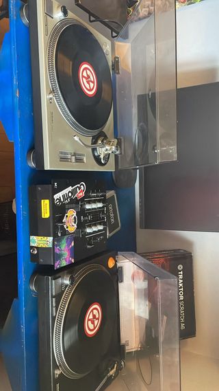 Pareja Technics SL 1200 MK2 + Numark M2 + Traktor