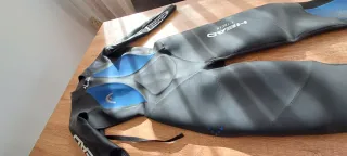 Neopreno mujer HEAD azul y negro. Usado 2 veces