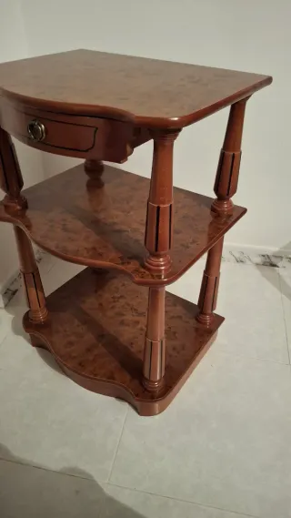 Mesita auxiliar de madera