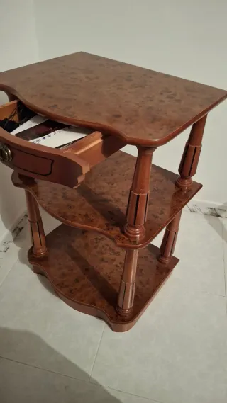 Mesita auxiliar de madera
