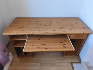 Mesa de escritorio de madera