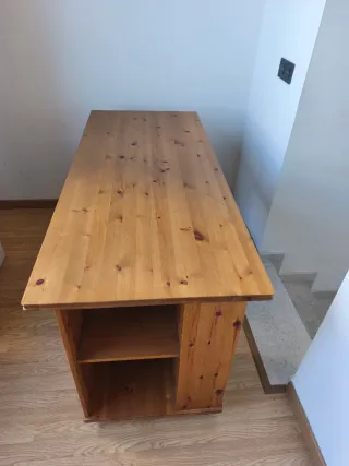 Mesa de escritorio de madera