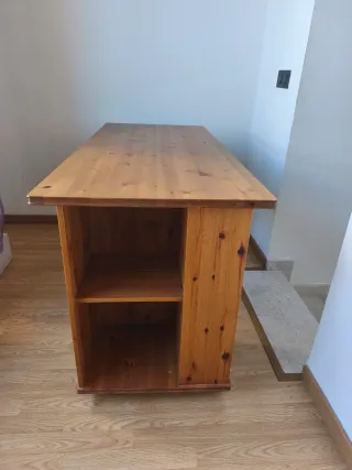 Mesa de escritorio de madera