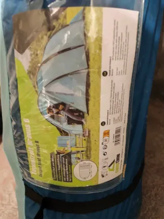 Tienda de campaña azul y turquesa