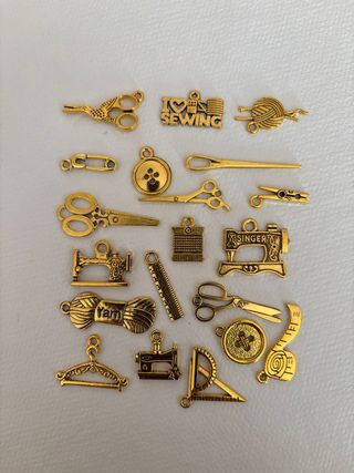 Colgantes de Costura Dorados