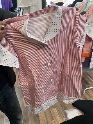 Bata limpieza educadora rayas y lunares