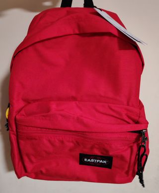 Mochila Eastpak Roja Nueva con Etiquetas