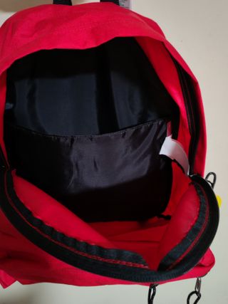 Mochila Eastpak Roja Nueva con Etiquetas