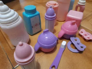 Accesorios de muñeca: biberones, chupetes y más