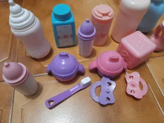 Accesorios de muñeca: biberones, chupetes y más